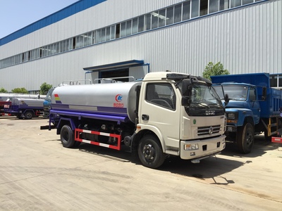 家家通攜手機電之家發布新款智能灑水車，引領環保清潔新風尚